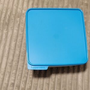 Tupperware Turquoise Square Snap-On Lid